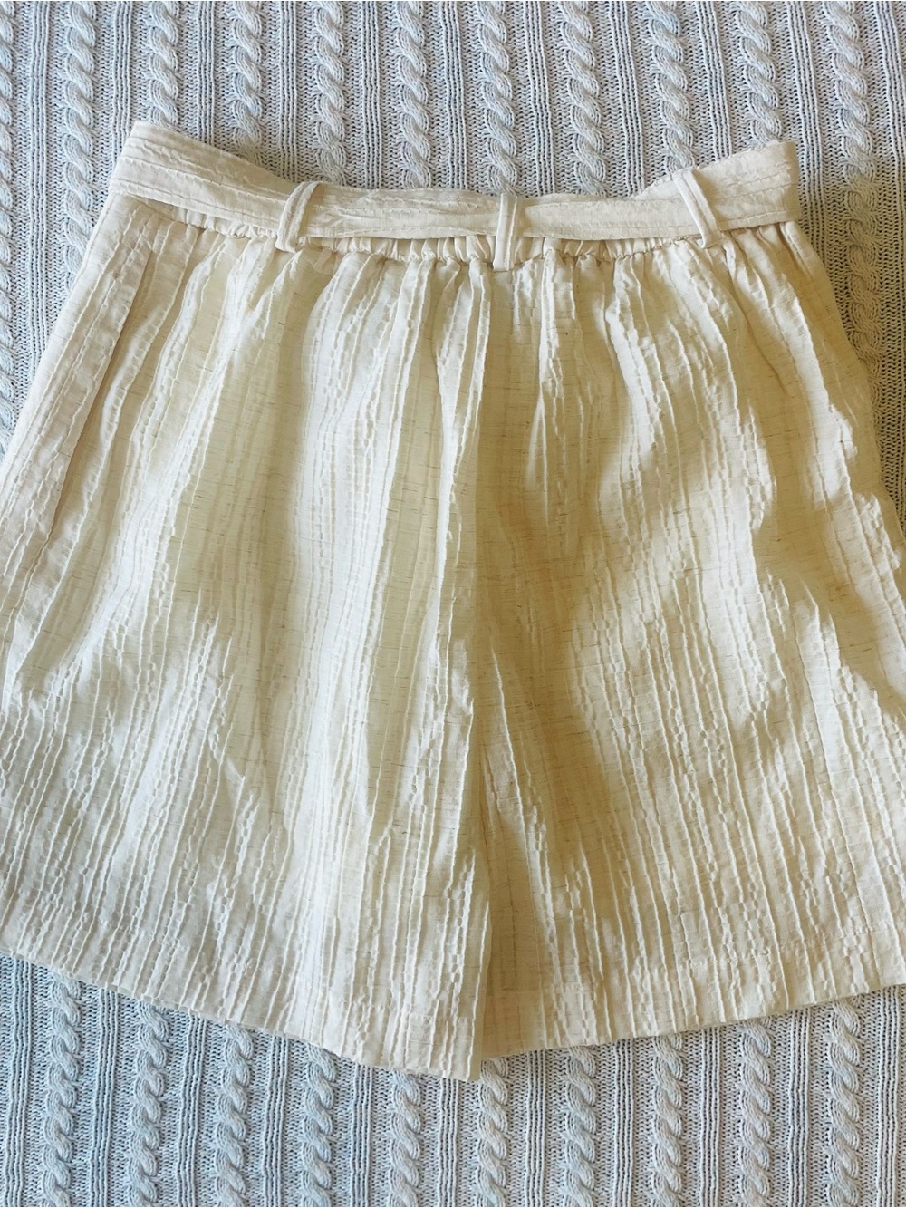 Vero Moda Cream High-Waist Tie-Belt Textured Shorts NWT - Picture 5 of 6